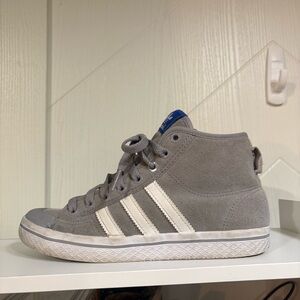 Adidas Originals Mid-Top Grey Suede Sneakers Blue Tongue Trefoil‎ Logo Size US 6